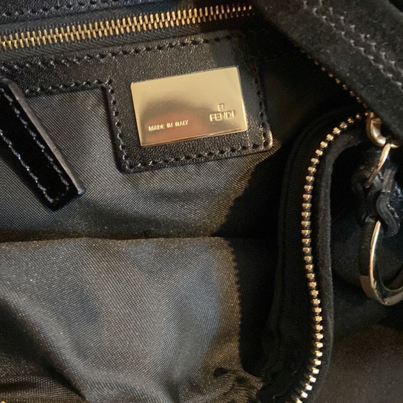 Fendi (vintage)
Croissant Suede Handbag - Picture 4 of 4